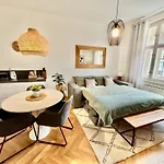 Esmoa Apartments - Ovenecka, Praha 7 - Plne Vybaven